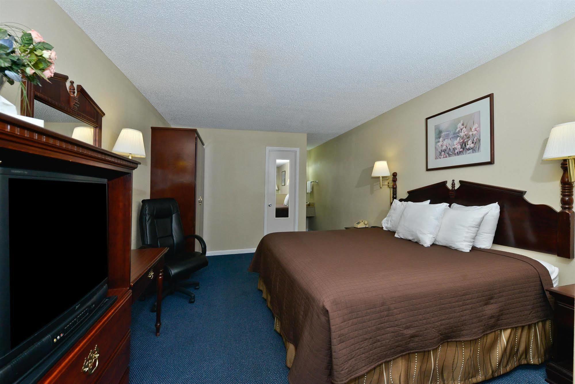 Americas Best Value Inn Hazlehurst Bagian luar foto