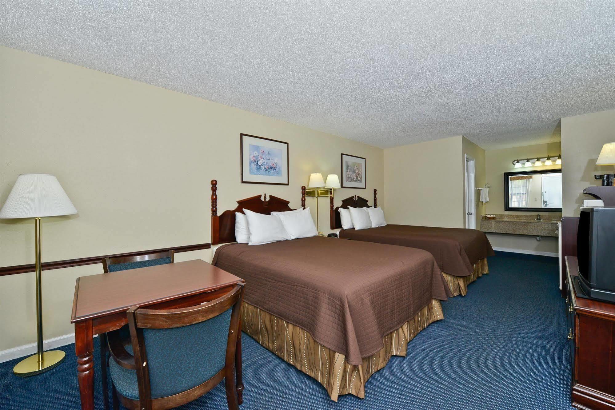 Americas Best Value Inn Hazlehurst Bagian luar foto