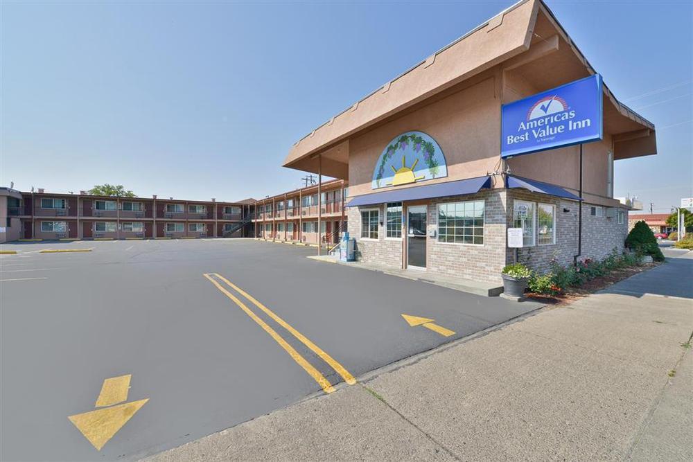 Americas Best Value Inn Hazlehurst Bagian luar foto